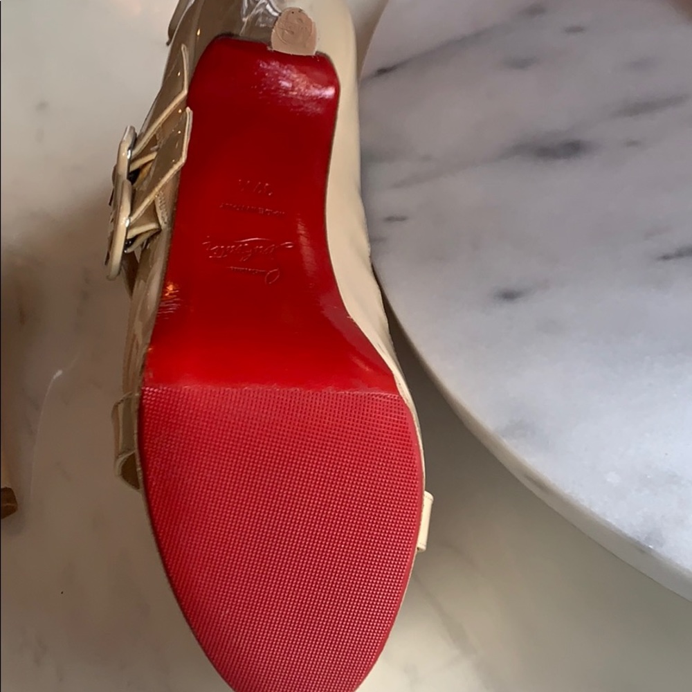 Christian Louboutin Differa SIGNED heels in nude - Picture 7 of 16